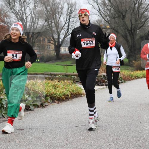 08.12.2024 - St. Pauli X-Mass-Run No. 14 Strokosch-Dieckow http://msf.ph/oto/7502747 08.12.2024 09:56:13 Laufen 14, 54, 1, 1643, 1058, 1183 meine-sportfotos.de