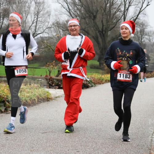 08.12.2024 - St. Pauli X-Mass-Run No. 14 Strokosch-Dieckow http://msf.ph/oto/7502752 08.12.2024 09:56:15 Laufen 1058, 14, 1183 meine-sportfotos.de