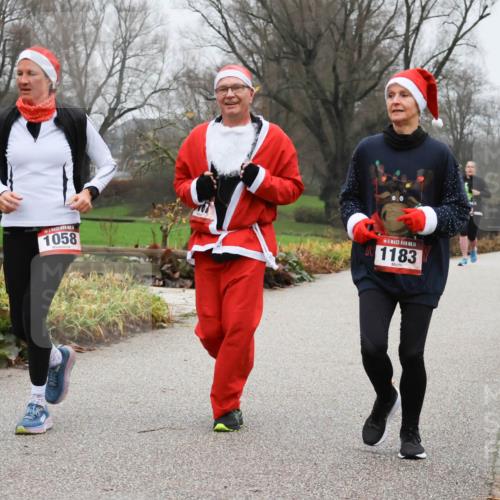 08.12.2024 - St. Pauli X-Mass-Run No. 14 Strokosch-Dieckow http://msf.ph/oto/7502754 08.12.2024 09:56:15 Laufen 1058, 14, 1183 meine-sportfotos.de
