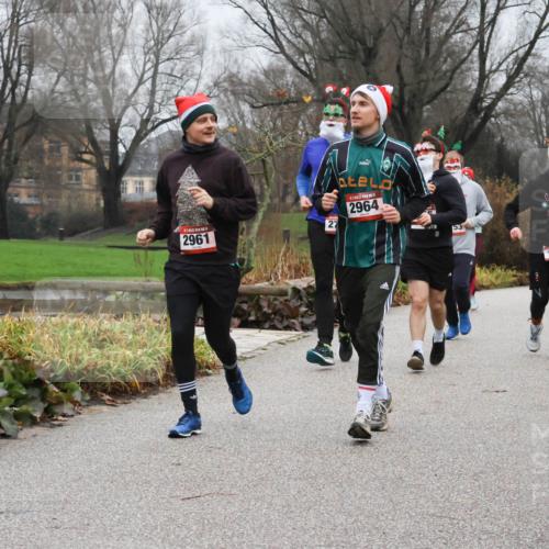 08.12.2024 - St. Pauli X-Mass-Run No. 14 Strokosch-Dieckow http://msf.ph/oto/7502772 08.12.2024 09:56:34 Laufen 2961, 2964, 53, 1016 meine-sportfotos.de