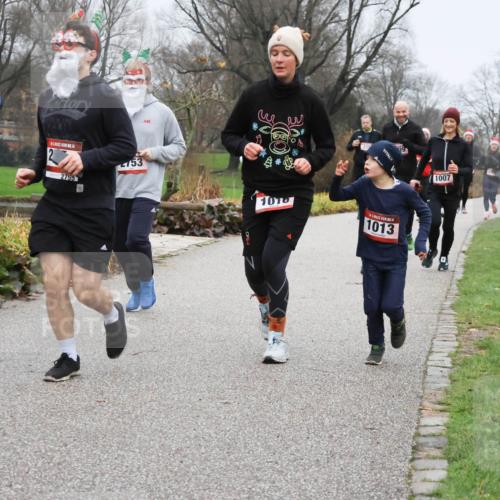 08.12.2024 - St. Pauli X-Mass-Run No. 14 Strokosch-Dieckow http://msf.ph/oto/7502777 08.12.2024 09:56:36 Laufen 14, 2751, 14, 2755, 153, 1016, 1013, 1007 meine-sportfotos.de