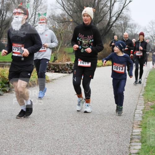 08.12.2024 - St. Pauli X-Mass-Run No. 14 Strokosch-Dieckow http://msf.ph/oto/7502780 08.12.2024 09:56:37 Laufen 2751, 14, 2755, 2755, 53, 1010, 1013, 1007 meine-sportfotos.de
