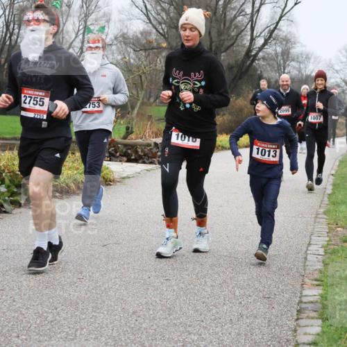 08.12.2024 - St. Pauli X-Mass-Run No. 14 Strokosch-Dieckow http://msf.ph/oto/7502781 08.12.2024 09:56:37 Laufen 14, 2751, 1962, 14, 2755, 2755, 753, 2099, 1007, 1010, 1013, 0 meine-sportfotos.de