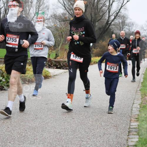08.12.2024 - St. Pauli X-Mass-Run No. 14 Strokosch-Dieckow http://msf.ph/oto/7502783 08.12.2024 09:56:37 Laufen 14, 51, 1962, 14, 2755, 2755, 120, 2753, 1010, 1013, 2099, 1007 meine-sportfotos.de