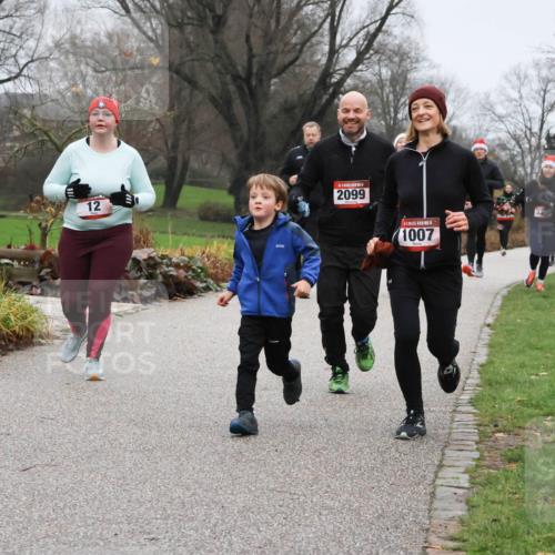 08.12.2024 - St. Pauli X-Mass-Run No. 14 Strokosch-Dieckow http://msf.ph/oto/7502785 08.12.2024 09:56:38 Laufen 12, 2099, 14, 1007 meine-sportfotos.de