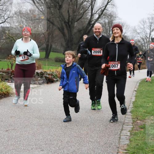 08.12.2024 - St. Pauli X-Mass-Run No. 14 Strokosch-Dieckow http://msf.ph/oto/7502787 08.12.2024 09:56:38 Laufen 12, 2099, 14, 1007 meine-sportfotos.de