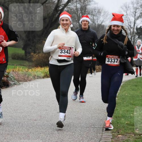 08.12.2024 - St. Pauli X-Mass-Run No. 14 Strokosch-Dieckow http://msf.ph/oto/7502800 08.12.2024 09:56:43 Laufen 14, 1310, 3343, 3343, 14, 3337 meine-sportfotos.de