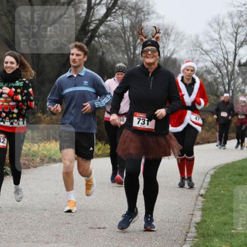 08.12.2024 - St. Pauli X-Mass-Run No. 14 Strokosch-Dieckow http://msf.ph/oto/7502805 08.12.2024 09:56:49 Laufen 3342, 30, 731, 47 meine-sportfotos.de