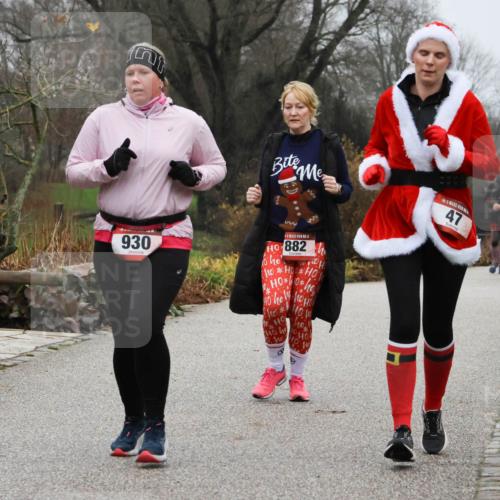 08.12.2024 - St. Pauli X-Mass-Run No. 14 Strokosch-Dieckow http://msf.ph/oto/7502822 08.12.2024 09:56:53 Laufen 47, 833, 930, 882, 837, 310 meine-sportfotos.de