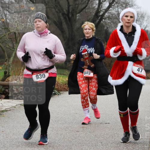 08.12.2024 - St. Pauli X-Mass-Run No. 14 Strokosch-Dieckow http://msf.ph/oto/7502828 08.12.2024 09:56:53 Laufen 47, 930, 882, 833, 837 meine-sportfotos.de
