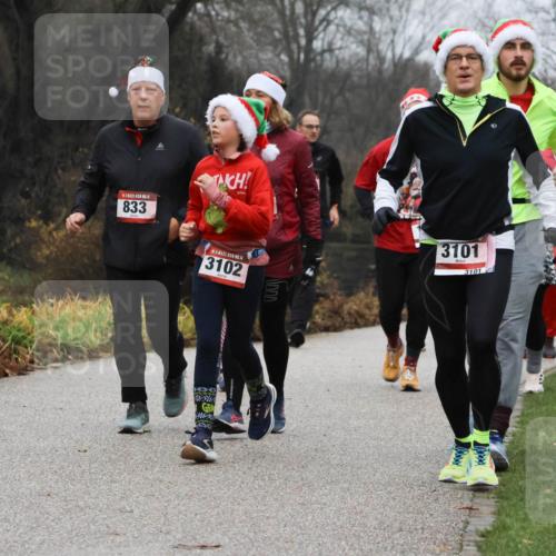 08.12.2024 - St. Pauli X-Mass-Run No. 14 Strokosch-Dieckow http://msf.ph/oto/7502838 08.12.2024 09:57:01 Laufen 833, 14, 3102, 3101, 3101, 485, 100 meine-sportfotos.de