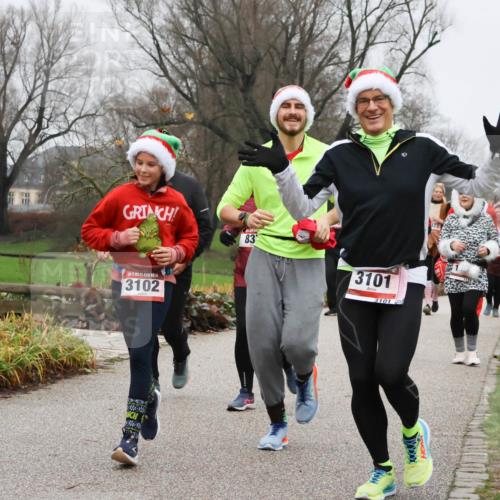 08.12.2024 - St. Pauli X-Mass-Run No. 14 Strokosch-Dieckow http://msf.ph/oto/7502843 08.12.2024 09:57:04 Laufen 14, 3102, 83, 3101, 3101 meine-sportfotos.de
