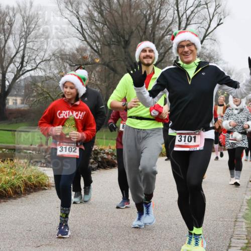08.12.2024 - St. Pauli X-Mass-Run No. 14 Strokosch-Dieckow http://msf.ph/oto/7502844 08.12.2024 09:57:04 Laufen 3102, 8, 3101, 3101 meine-sportfotos.de