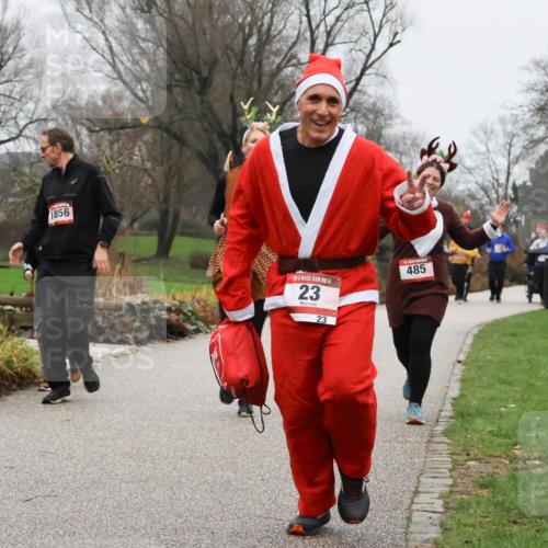 08.12.2024 - St. Pauli X-Mass-Run No. 14 Strokosch-Dieckow http://msf.ph/oto/7502859 08.12.2024 09:57:10 Laufen 1856, 14, 23, 23, 485 meine-sportfotos.de