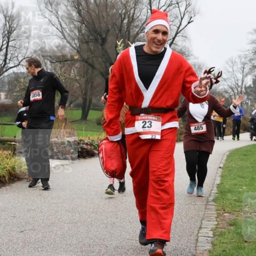 08.12.2024 - St. Pauli X-Mass-Run No. 14 Strokosch-Dieckow http://msf.ph/oto/7502863 08.12.2024 09:57:10 Laufen 1856, 14, 23, 23, 485 meine-sportfotos.de