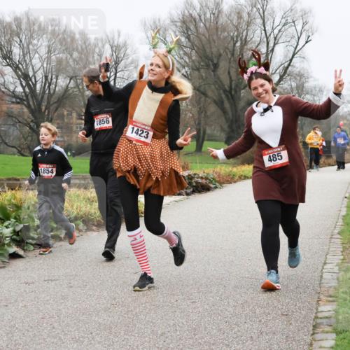 08.12.2024 - St. Pauli X-Mass-Run No. 14 Strokosch-Dieckow http://msf.ph/oto/7502866 08.12.2024 09:57:12 Laufen 1854, 1856, 1423, 485 meine-sportfotos.de