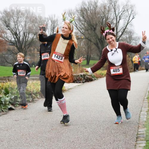08.12.2024 - St. Pauli X-Mass-Run No. 14 Strokosch-Dieckow http://msf.ph/oto/7502871 08.12.2024 09:57:12 Laufen 1854, 1856, 1423, 14, 485 meine-sportfotos.de