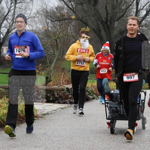 08.12.2024 - St. Pauli X-Mass-Run No. 14 Strokosch-Dieckow http://msf.ph/oto/7502877 08.12.2024 09:57:21 Laufen 1026, 2752, 433, 997, 585, 648 meine-sportfotos.de