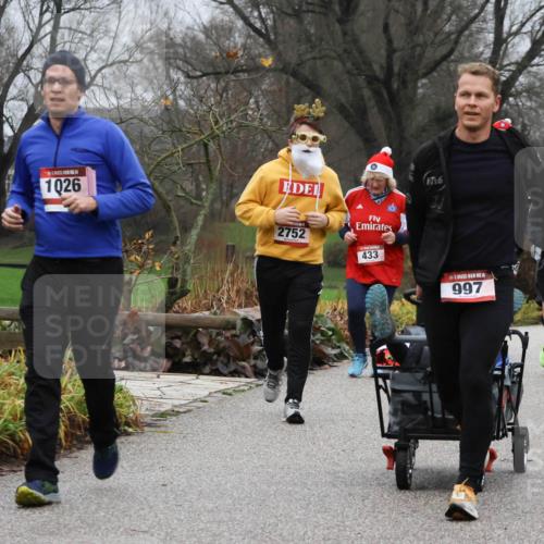 08.12.2024 - St. Pauli X-Mass-Run No. 14 Strokosch-Dieckow http://msf.ph/oto/7502879 08.12.2024 09:57:21 Laufen 1026, 2752, 433, 16, 14, 997, 685, 648 meine-sportfotos.de