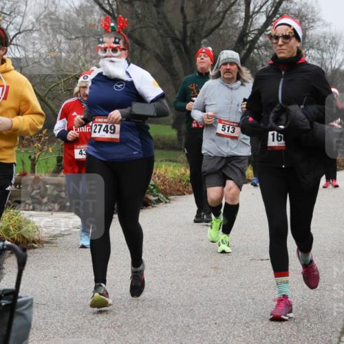 08.12.2024 - St. Pauli X-Mass-Run No. 14 Strokosch-Dieckow http://msf.ph/oto/7502882 08.12.2024 09:57:23 Laufen 2752, 2749, 43, 513, 16, 937 meine-sportfotos.de