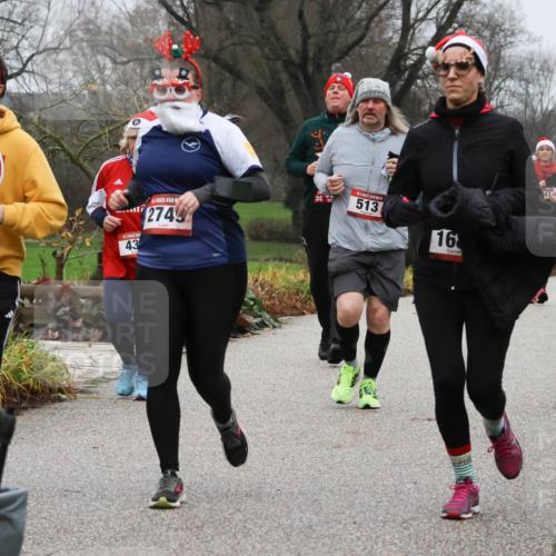 08.12.2024 - St. Pauli X-Mass-Run No. 14 Strokosch-Dieckow http://msf.ph/oto/7502884 08.12.2024 09:57:23 Laufen 2752, 43, 2749, 513, 16, 937, 887 meine-sportfotos.de
