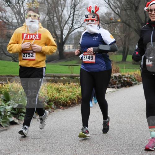 08.12.2024 - St. Pauli X-Mass-Run No. 14 Strokosch-Dieckow http://msf.ph/oto/7502886 08.12.2024 09:57:24 Laufen 1, 14, 2752, 14, 2749, 1648 meine-sportfotos.de