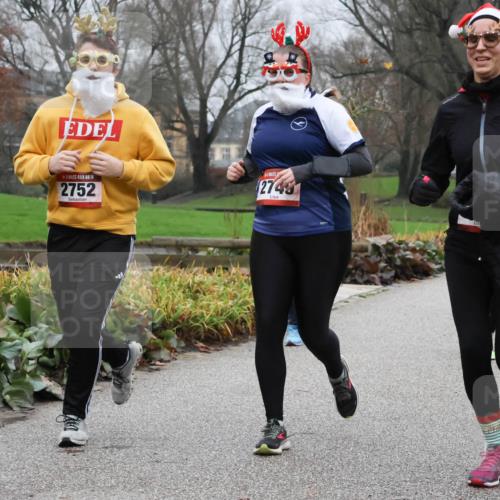 08.12.2024 - St. Pauli X-Mass-Run No. 14 Strokosch-Dieckow http://msf.ph/oto/7502887 08.12.2024 09:57:24 Laufen 14, 2752, 2749, 16, 48 meine-sportfotos.de