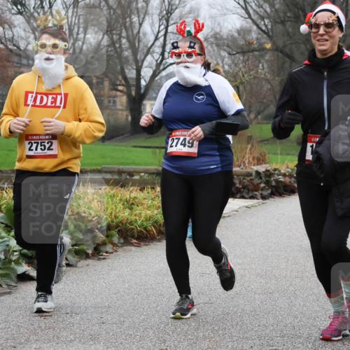 08.12.2024 - St. Pauli X-Mass-Run No. 14 Strokosch-Dieckow http://msf.ph/oto/7502888 08.12.2024 09:57:24 Laufen 14, 2752, 2749, 16, 41 meine-sportfotos.de