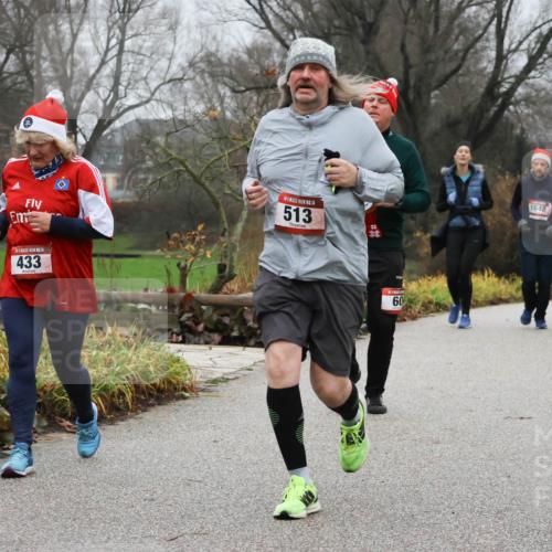 08.12.2024 - St. Pauli X-Mass-Run No. 14 Strokosch-Dieckow http://msf.ph/oto/7502889 08.12.2024 09:57:25 Laufen 14, 513, 14, 433, 60, 1648 meine-sportfotos.de