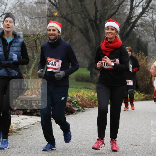 08.12.2024 - St. Pauli X-Mass-Run No. 14 Strokosch-Dieckow http://msf.ph/oto/7502893 08.12.2024 09:57:29 Laufen 14, 1648, 1648, 116, 14, 887, 937 meine-sportfotos.de