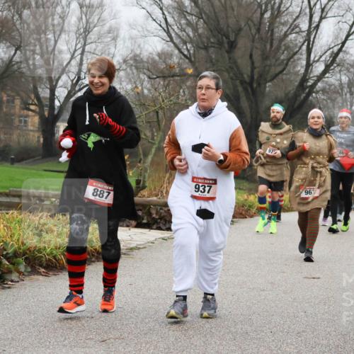08.12.2024 - St. Pauli X-Mass-Run No. 14 Strokosch-Dieckow http://msf.ph/oto/7502897 08.12.2024 09:57:35 Laufen 887, 937, 96, 86, 3289 meine-sportfotos.de