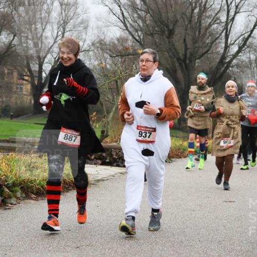 08.12.2024 - St. Pauli X-Mass-Run No. 14 Strokosch-Dieckow http://msf.ph/oto/7502899 08.12.2024 09:57:35 Laufen 887, 14, 937, 97, 286, 3289, 963 meine-sportfotos.de