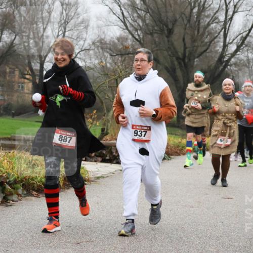 08.12.2024 - St. Pauli X-Mass-Run No. 14 Strokosch-Dieckow http://msf.ph/oto/7502900 08.12.2024 09:57:35 Laufen 887, 14, 937, 978, 286, 963, 3289 meine-sportfotos.de