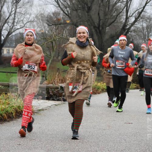 08.12.2024 - St. Pauli X-Mass-Run No. 14 Strokosch-Dieckow http://msf.ph/oto/7502902 08.12.2024 09:57:37 Laufen 952, 6, 3286, 3286, 547, 3289 meine-sportfotos.de