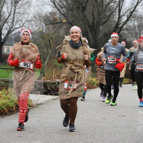 08.12.2024 - St. Pauli X-Mass-Run No. 14 Strokosch-Dieckow http://msf.ph/oto/7502903 08.12.2024 09:57:37 Laufen 952, 6, 3286, 3286, 947, 3289 meine-sportfotos.de