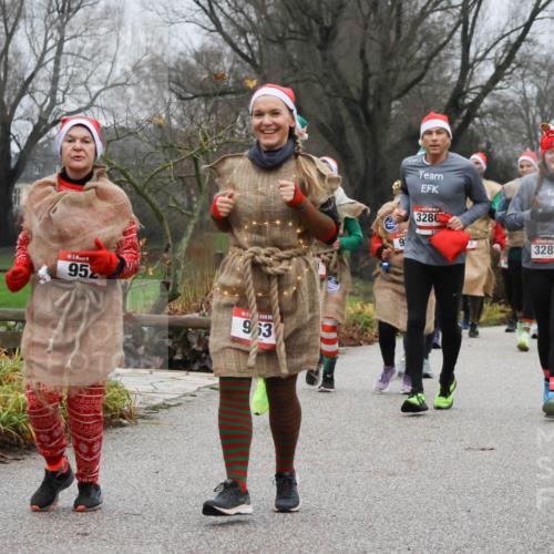 08.12.2024 - St. Pauli X-Mass-Run No. 14 Strokosch-Dieckow http://msf.ph/oto/7502905 08.12.2024 09:57:37 Laufen 33, 952, 963, 3286, 3289, 14, 947 meine-sportfotos.de