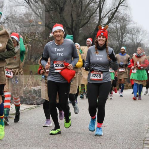 08.12.2024 - St. Pauli X-Mass-Run No. 14 Strokosch-Dieckow http://msf.ph/oto/7502909 08.12.2024 09:57:39 Laufen 14, 972, 974, 14, 3286, 436, 944, 1014, 347, 13, 14, 3289 meine-sportfotos.de