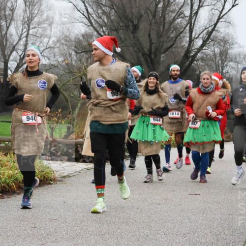 08.12.2024 - St. Pauli X-Mass-Run No. 14 Strokosch-Dieckow http://msf.ph/oto/7502917 08.12.2024 09:57:42 Laufen 940, 98, 944, 1014, 947, 436 meine-sportfotos.de