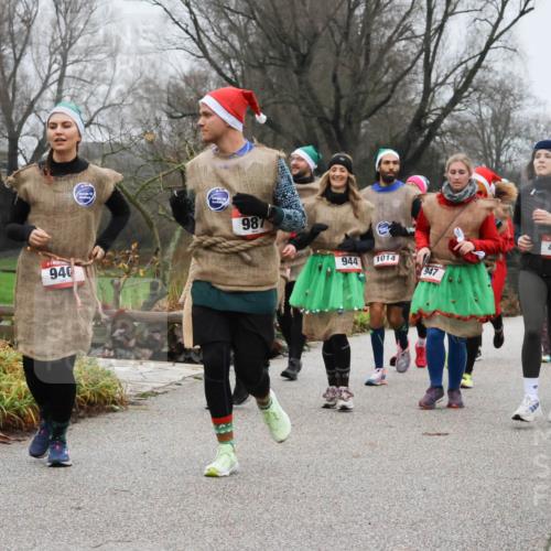 08.12.2024 - St. Pauli X-Mass-Run No. 14 Strokosch-Dieckow http://msf.ph/oto/7502919 08.12.2024 09:57:43 Laufen 940, 987, 944, 1014, 947, 436 meine-sportfotos.de