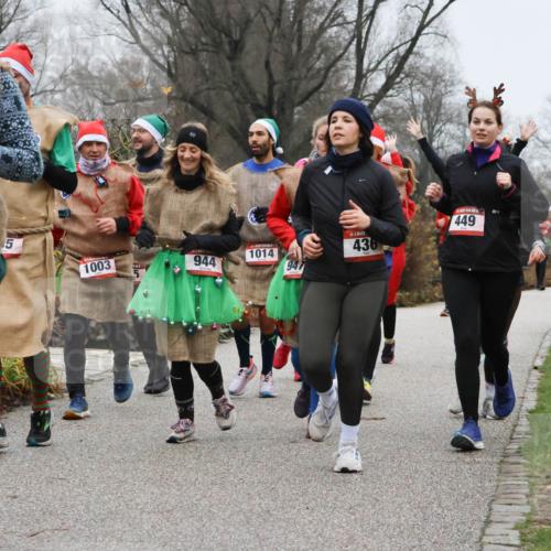 08.12.2024 - St. Pauli X-Mass-Run No. 14 Strokosch-Dieckow http://msf.ph/oto/7502924 08.12.2024 09:57:44 Laufen 98, 5, 3, 1003, 944, 1014, 947, 436, 449 meine-sportfotos.de