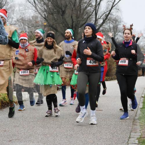 08.12.2024 - St. Pauli X-Mass-Run No. 14 Strokosch-Dieckow http://msf.ph/oto/7502925 08.12.2024 09:57:44 Laufen 98, 35, 1014, 944, 1003, 5, 436, 449 meine-sportfotos.de
