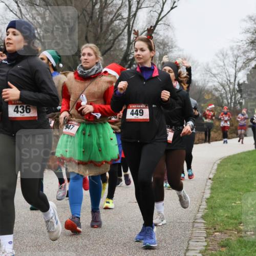 08.12.2024 - St. Pauli X-Mass-Run No. 14 Strokosch-Dieckow http://msf.ph/oto/7502928 08.12.2024 09:57:45 Laufen 1003, 436, 947, 14, 449 meine-sportfotos.de