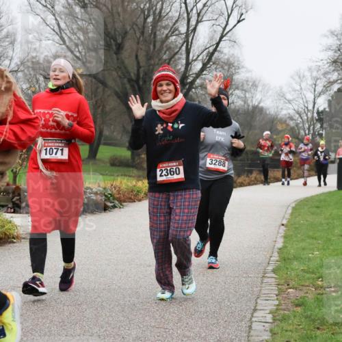 08.12.2024 - St. Pauli X-Mass-Run No. 14 Strokosch-Dieckow http://msf.ph/oto/7502933 08.12.2024 09:57:48 Laufen 14, 1008, 2012, 14, 1071, 14, 2360, 3288 meine-sportfotos.de