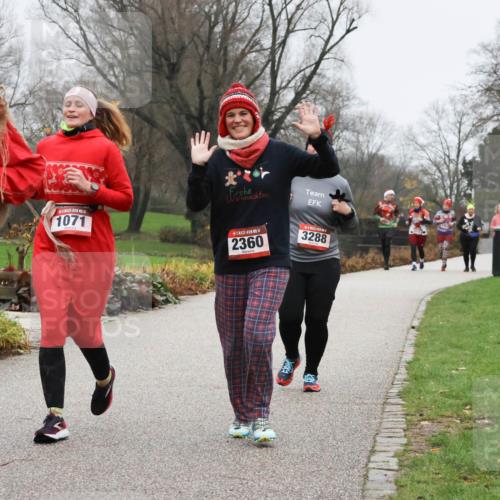 08.12.2024 - St. Pauli X-Mass-Run No. 14 Strokosch-Dieckow http://msf.ph/oto/7502935 08.12.2024 09:57:48 Laufen 14, 1008, 1071, 44, 2360, 3288 meine-sportfotos.de