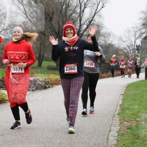 08.12.2024 - St. Pauli X-Mass-Run No. 14 Strokosch-Dieckow http://msf.ph/oto/7502939 08.12.2024 09:57:48 Laufen 14, 08, 1071, 4, 2360, 3288 meine-sportfotos.de