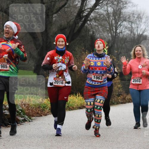 08.12.2024 - St. Pauli X-Mass-Run No. 14 Strokosch-Dieckow http://msf.ph/oto/7502946 08.12.2024 09:57:59 Laufen 14, 1985, 14, 2016, 1963, 894, 2503 meine-sportfotos.de