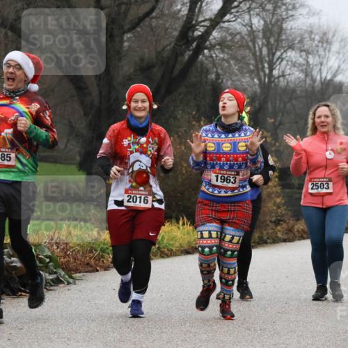 08.12.2024 - St. Pauli X-Mass-Run No. 14 Strokosch-Dieckow http://msf.ph/oto/7502947 08.12.2024 09:57:59 Laufen 14, 1985, 2016, 2123, 14, 1963, 14, 2503, 894 meine-sportfotos.de
