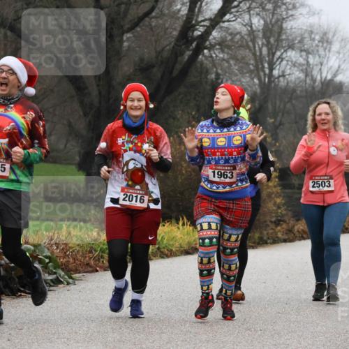 08.12.2024 - St. Pauli X-Mass-Run No. 14 Strokosch-Dieckow http://msf.ph/oto/7502948 08.12.2024 09:57:59 Laufen 14, 1985, 14, 2016, 1963, 2503, 894, 33333 meine-sportfotos.de