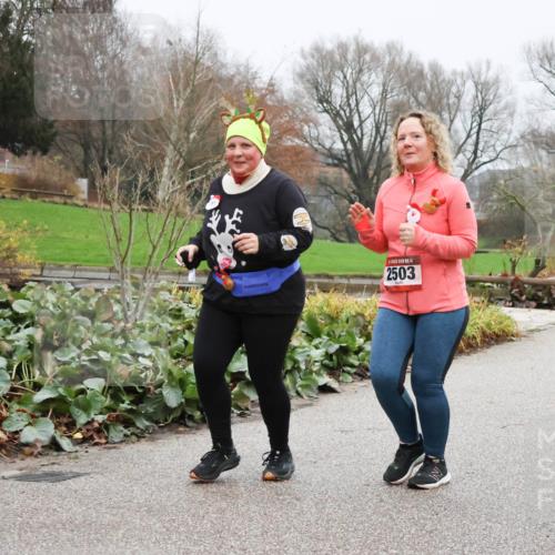 08.12.2024 - St. Pauli X-Mass-Run No. 14 Strokosch-Dieckow http://msf.ph/oto/7502950 08.12.2024 09:58:06 Laufen 2503 meine-sportfotos.de