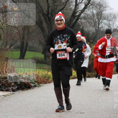 08.12.2024 - St. Pauli X-Mass-Run No. 14 Strokosch-Dieckow http://msf.ph/oto/7502957 08.12.2024 09:58:09 Laufen 14, 894, 154, 1610, 2516 meine-sportfotos.de